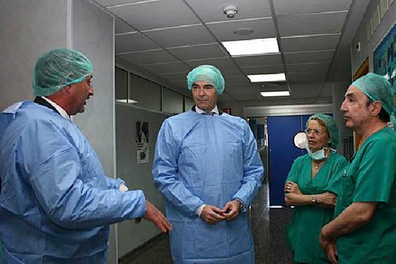El conseller de Sanitat, Manuel Llombart (centre).