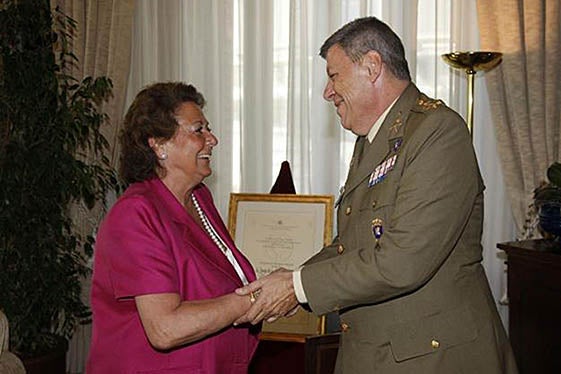 Rita Barberà i el tinent general Comas.