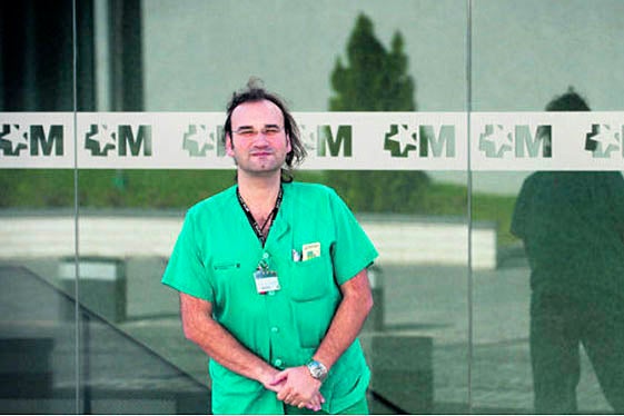 David Verdegay, infermer, porta cinc anys amb el sou congelat i ha vist augmentada la seua càrrega de treball.