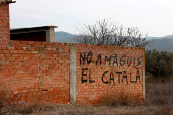 Imatge d'una pintada en defensa del català a la Franja de Ponent.