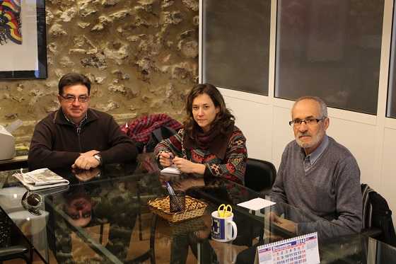 Un moment de la reunió entre els representants de Xúquer Viu i l'eurodiputada Marina Albiol.