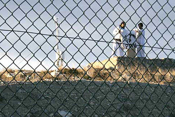 Protesta en la base militar de la Serra d'Aitana.