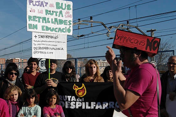 Acte reivindicatiu amb l’AMPA del Col·legi 103, que estan anys demanant un col·legi digne.