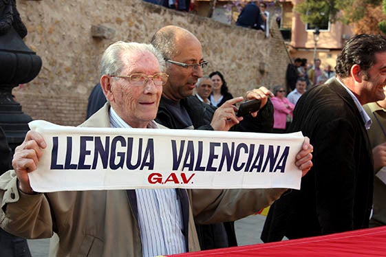 Grups seccionistes de la llengua en una concentració a Burjassot.