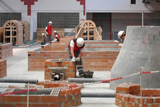 Els empresaris oferien contractes de treball que no emparaven una relació laboral real.