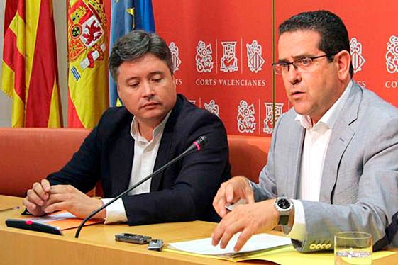 El conseller Santamaría i el portaveu Bellver (PP) encapçalen l'aprovació de la Llei de Senyes.