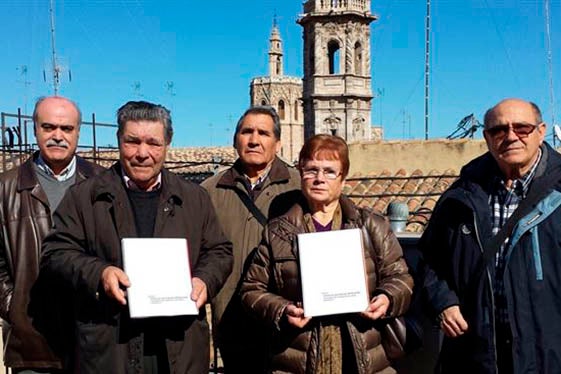 Familiars del 'pare del Guerriller' (Teófilo Alcorisa) van denunciar que l'ajuntament de València denega la seua exhumació.
