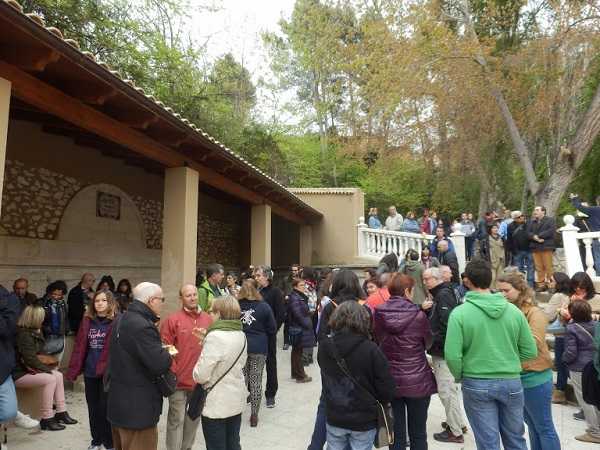 Imatge dels participants en la ruta de les rondalles per Penàguila.