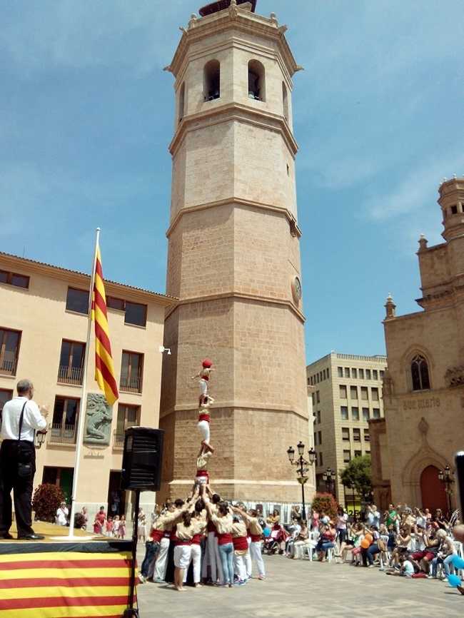 Muixeranga alçada per la Conlloga davant El Fadrí.  