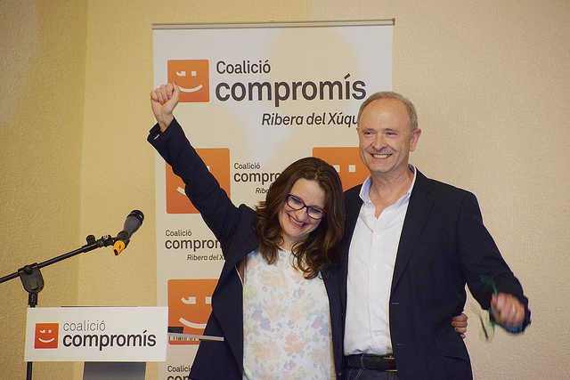 Mònica Oltra amb Paco Salom.