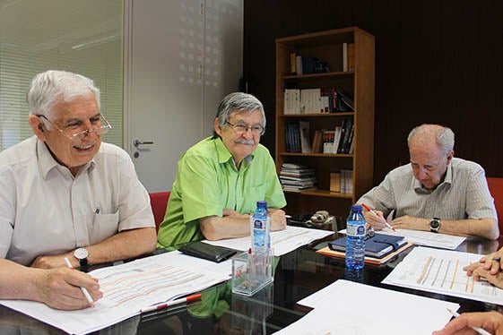 Acadèmics de la comissió avaluadora: (d’esquerra a dreta) Joan Alfons Gil Albors, Honorat Ros i Alfons Vila.