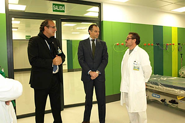 Sergio Blasco (esquerra) i el conseller de Sanitat, Manuel Llombart (centre).