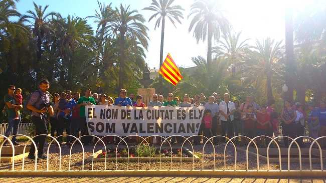 Una imatge de l'ofrena unitàira al rei Jaume I en 2004.