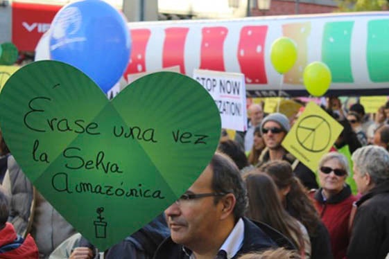 Manifestació a Madrid per exigir un acord en COP21 que lluite contra el canvi climàtic.