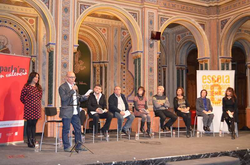 Un moment de l'acte de presentació de 'Deu de dos'.