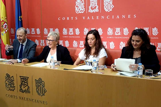 D'esquerra a dreta, els representants de C's (Alexis Marí), PSPV (Ana Barceló), Compromís (Isaura Navarro) i Podem (Fabiola Meco) a la comissió.