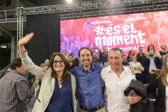 Pablo Iglesias, la coportaveu de Compromís Mónica Oltra, i el candidat per València Joan Baldoví a l'acte d'Alacant.