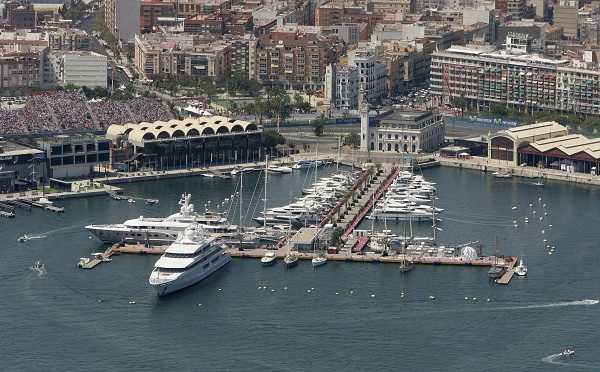 Imatge de la Marina Reial durant la celebració d'una carrera de F-1.