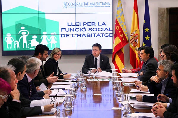 Ximo Puig presideix la reunió del Consell Assessor de la llei de Funció Social de l'Habitatge.