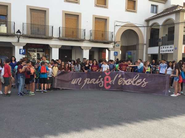 Un moment de la festa pel valencià celebrada aquest divendres a Viver.