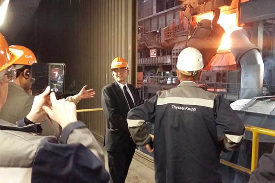 Ximo Puig visita la seu de l'empresa germànica a Duisburg.