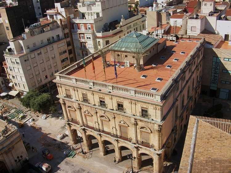 Vista de l'Ajuntament de Castelló des del Fadrí.