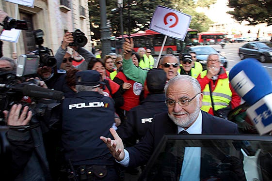 Juan Cotino, arriba als jutjats aquest dimarts per declarar entre protestes dels extreballadors de RTVV.