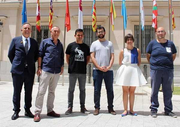 Imatge de grup dels diputats i senadors de Compromís.
