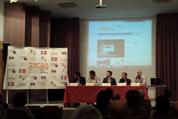 Presentació PilotaVeu 16/04/2015 IES Lluís Vives València.