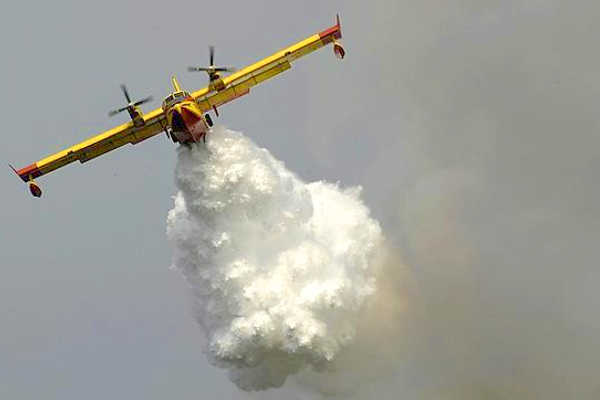 Imatge d'un mitjà aeri d'extinció d'incendis.