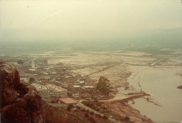 Vista parcial del terme d'Antella després de la 'pantanada'