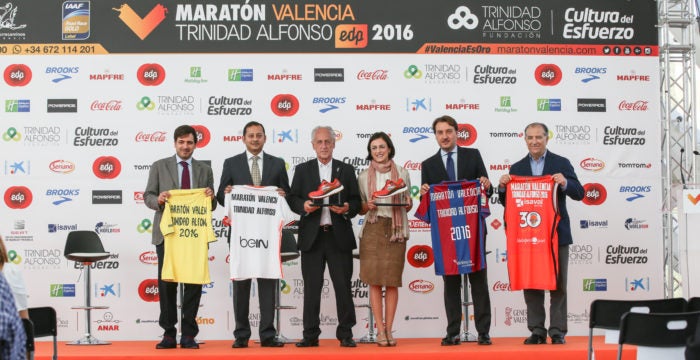Els equips valencians dónen suport a la marató de València.