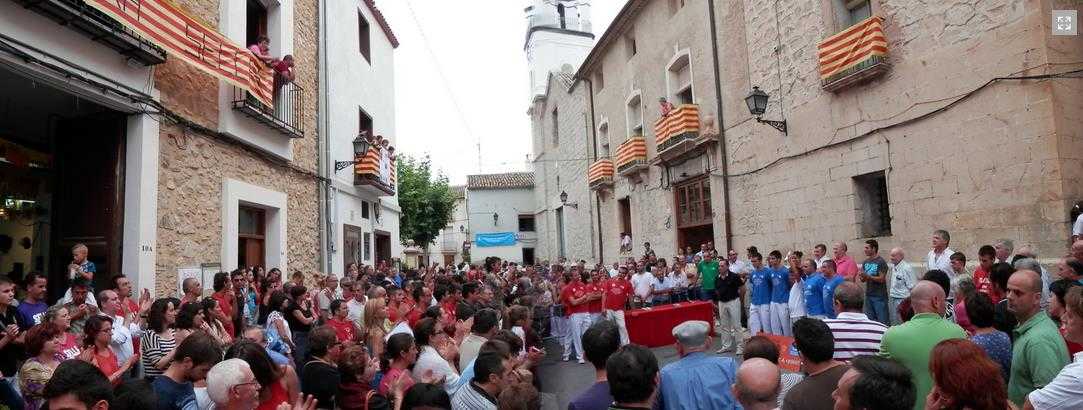 El poble de Sella després d'una partida a la plaça.