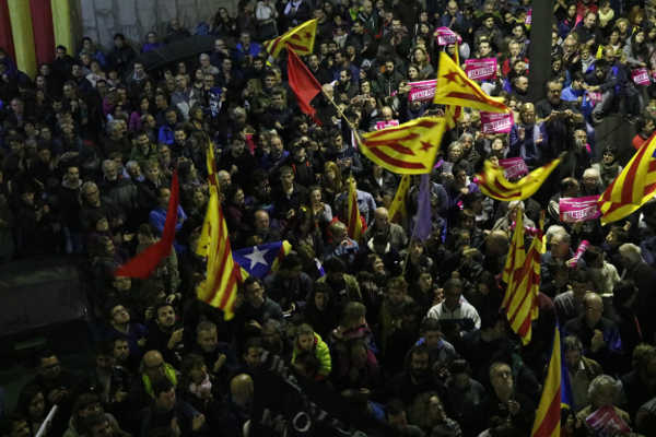 Centenars de persones en la concentració de Berga.