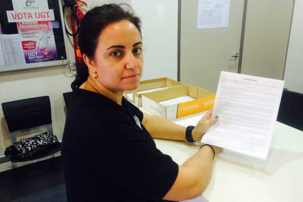 Carmen Cervelló, portaveu grup municipal IxA, presentant la denúncia.