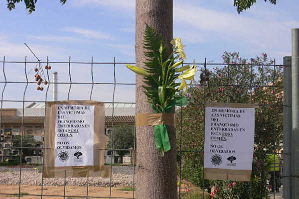 Senyalització fosses comunes.