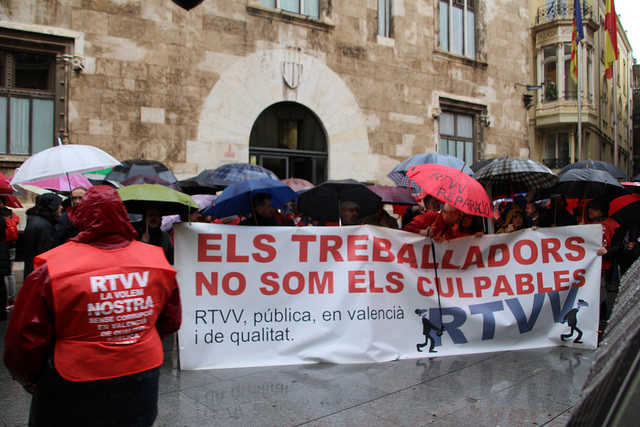 Protesta dels extreballadors de RTVV davant elPalau de la Generalitat, elpassat dimarts.