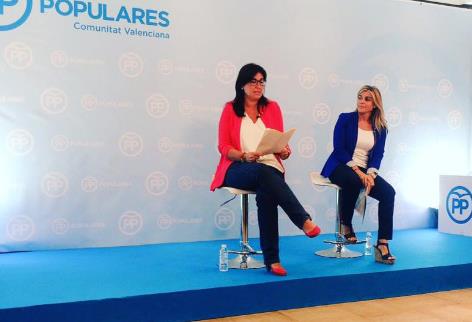 Imatge d'arxiu de Maria Mut amb Eva Ortiz.