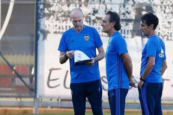 Prandelli en un entrenament del València CF