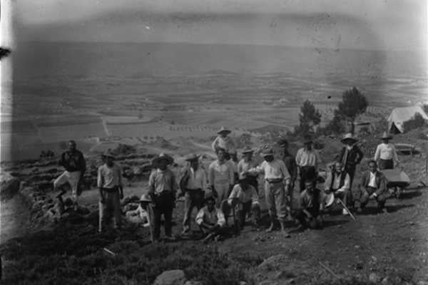 Grup de treball en la Bastida de les Alcusses (Moixent).