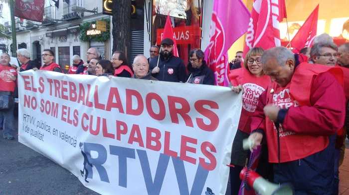 Protesta dels extreballadors de RTVV, aquest dimecres, davant l'Audiència Nacional.