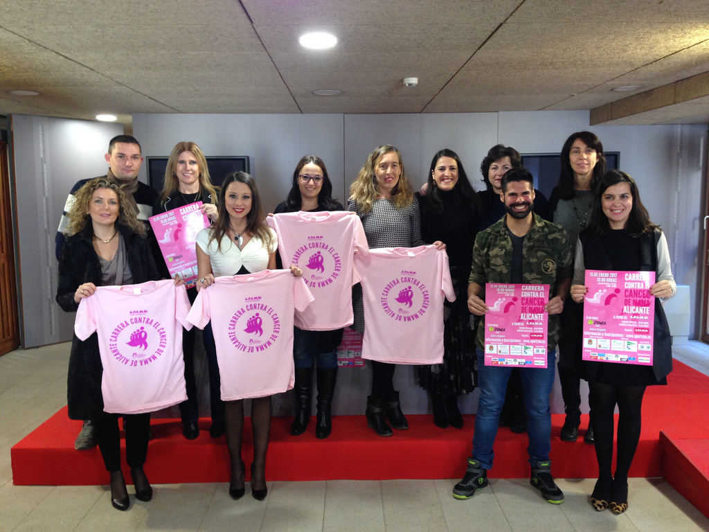 Les protagonistes de la presentació de la carrera benèfica.