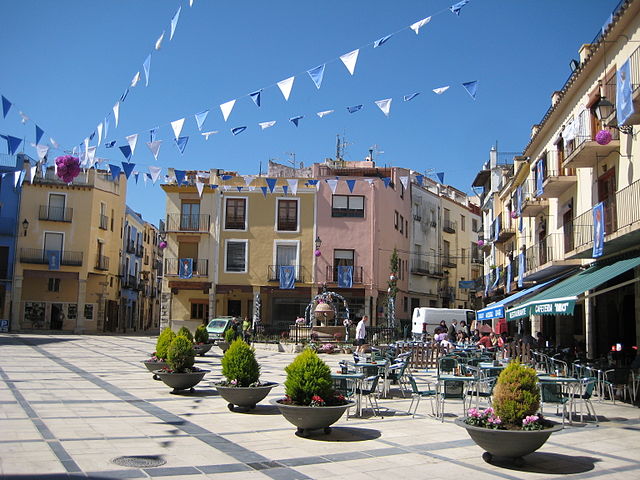 Plaça major de sant Mateu.