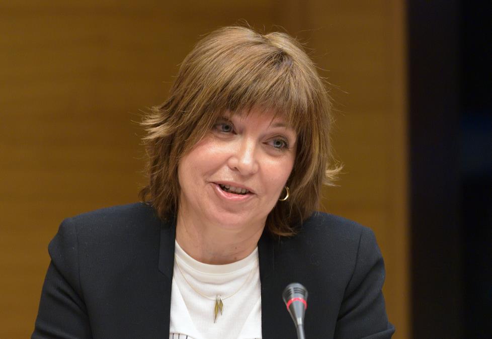Empar Marco, directora general de la CVMC, a les Corts.