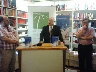 Esq. a dreta. Vicent-Josep Pérez i Navarro, Joan-Carles Martí i Casanova i el llibreter d'Ali-i-Truc Paco Trigueros