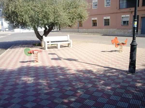 Plaça Tinença de Miravet