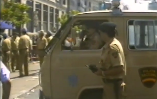Efectius policials durant la retirada de l'estàtua de Franco a València, en 1983.