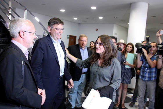 Mónica Oltra arriba a la reunió per a la conformació d'un nou govern valencià on l'esperen el socialista Ximo Puig i el candidat de Podemos Antonio Montiel.
