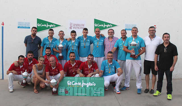 Finliastes de 1a i 3a, junt a les autoritats