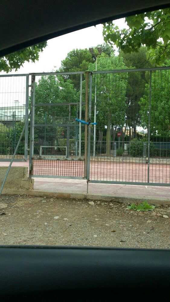 Porta tancada amb cadenat